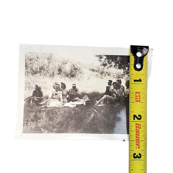 Vtg Friends at a Farm Original Monochrome Photo Found Snapshot 1940s Farmcore - Picture 3 of 4